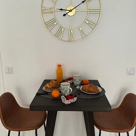 Apartment Furnished 17 *
