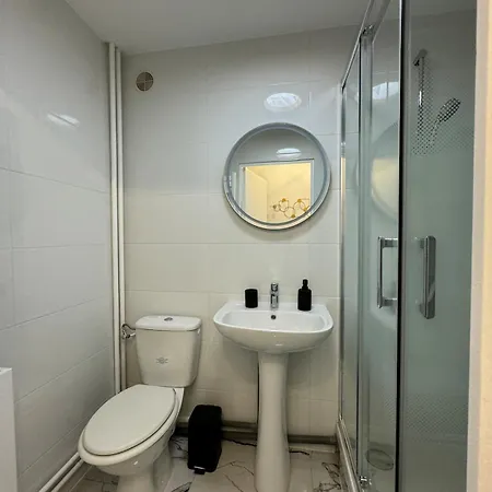 Apartment Furnished 17 *